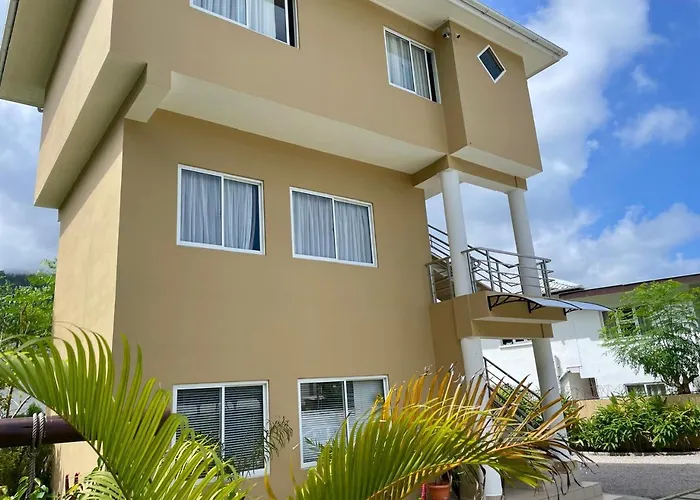 Tropical Hideaway Beau Vallon (Mahe)